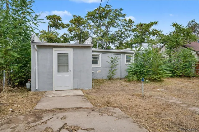 $945 | 1512 East 18th Street, Pueblo, CO 81001