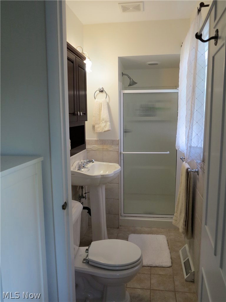 5710 Caranor Road Kent, OH 44240 - Photo 23 of 35 The Master Bedroom Full Bathroom with ceramic tile on floor and wall.