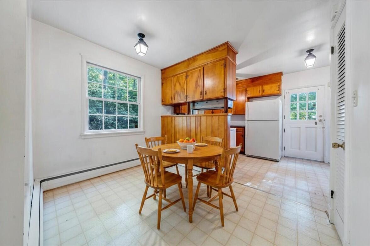 1009 Hardy Road Vinton, VA 24179 - Photo 11 of 38 breakfast table