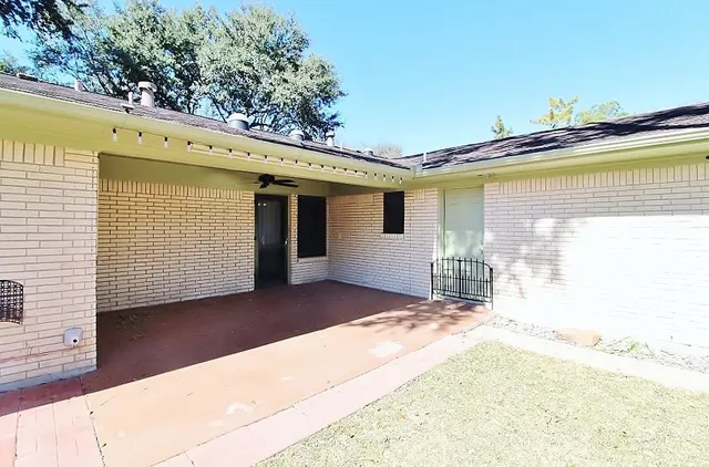 $2,395 | 1610 Alexander Drive, Waxahachie, TX 75165