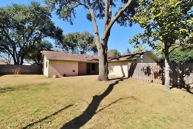 $2,395 | 1610 Alexander Drive, Waxahachie, TX 75165