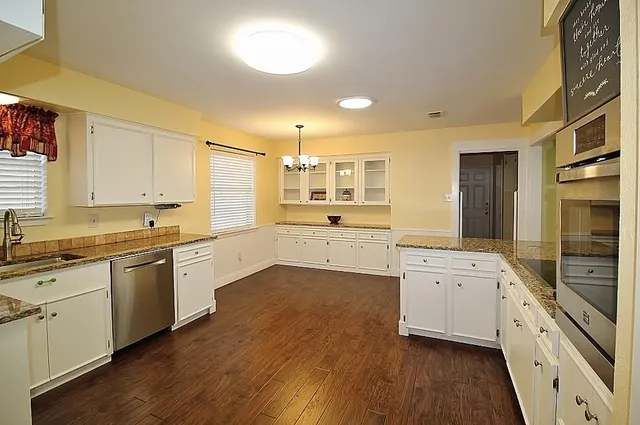 $2,395 | 1610 Alexander Drive, Waxahachie, TX 75165