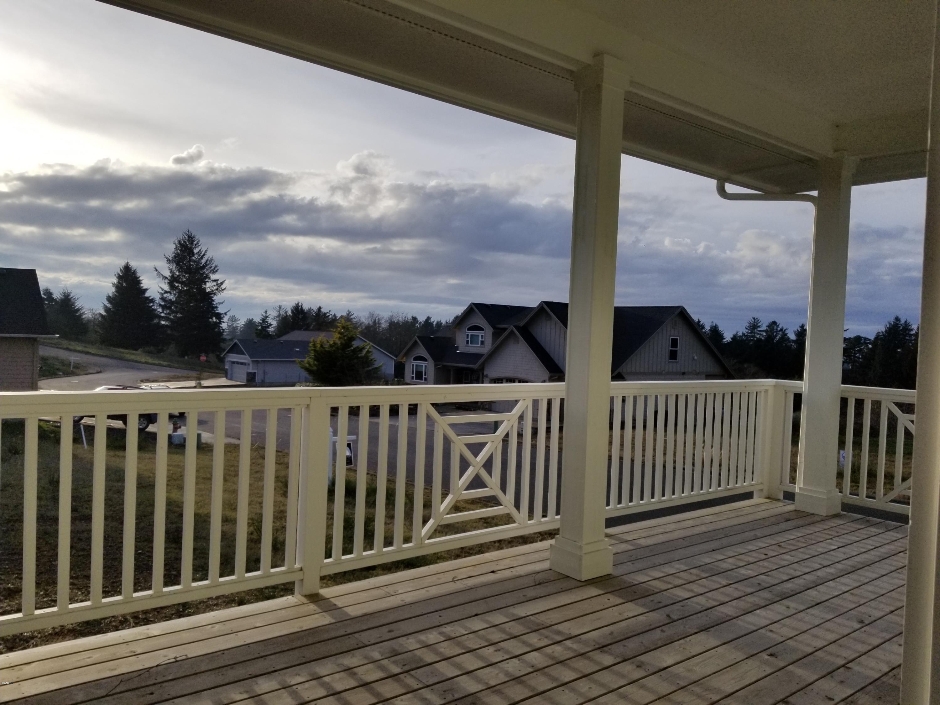 34790 Lahaina Loop Road Pacific City, OR 97135 - Photo 4 of 30 Porch Side b