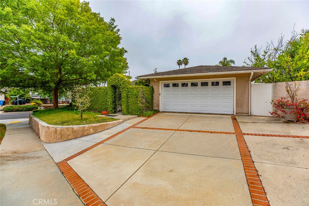 26106 Veva Way Calabasas, CA 91302 - Photo 3 of 56