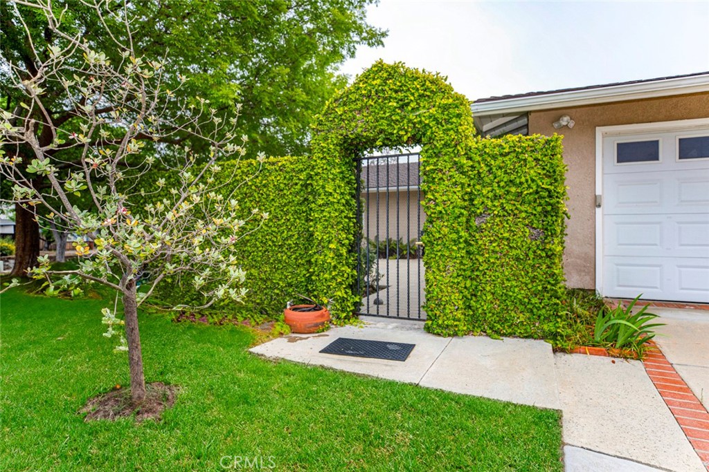 26106 Veva Way Calabasas, CA 91302 - Photo 4 of 56