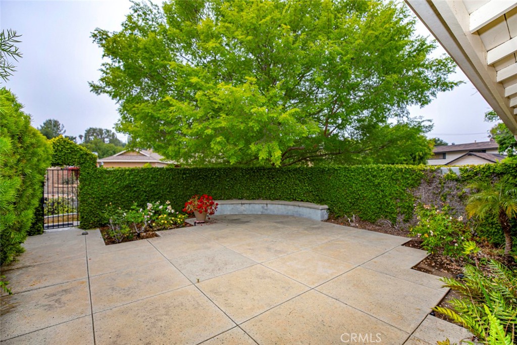 26106 Veva Way Calabasas, CA 91302 - Photo 5 of 56