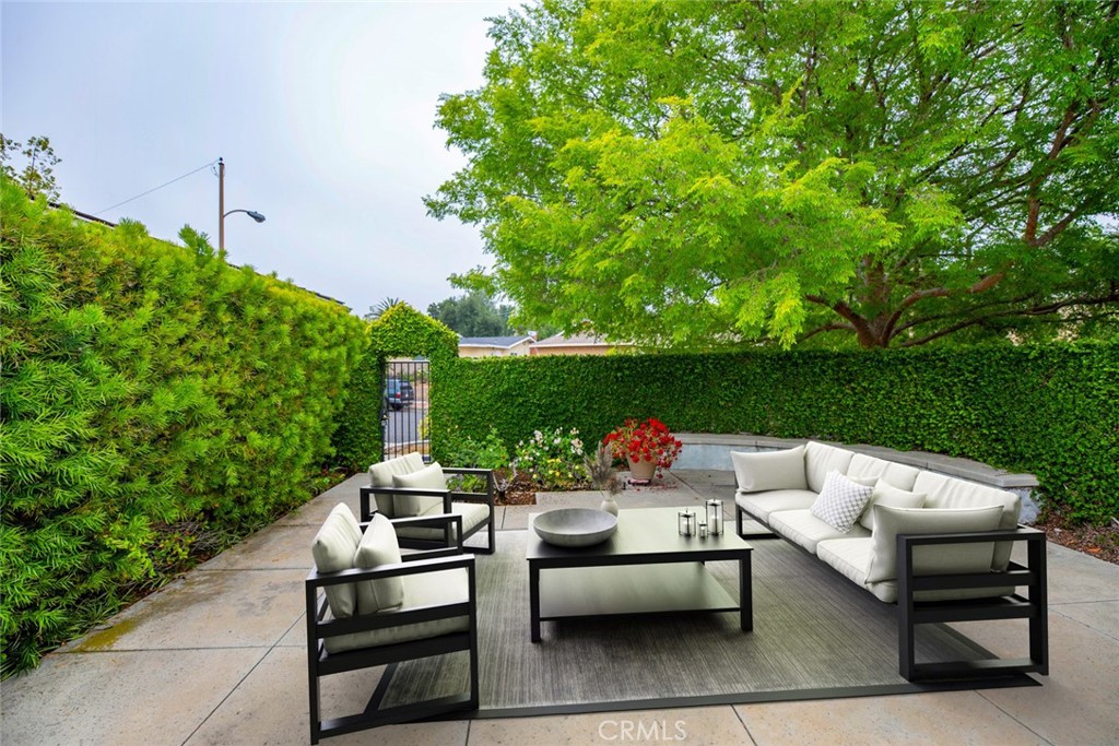 26106 Veva Way Calabasas, CA 91302 - Photo 6 of 56