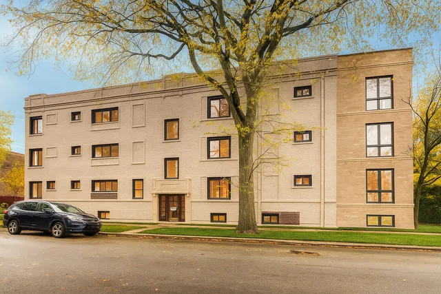 $2,290 | 3605 North Bell Avenue, Unit GS, Chicago, IL 60618