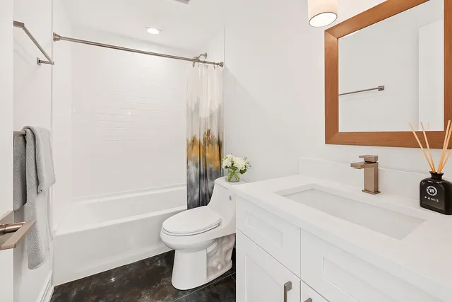 $2,290 | 3605 North Bell Avenue, Unit GS, Chicago, IL 60618