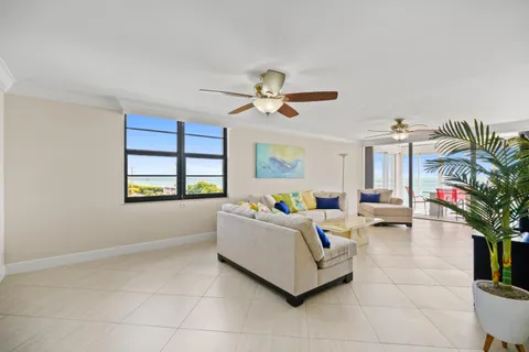 $995,000 | 911 Ocean Drive, Unit 506, Juno Beach, FL 33408