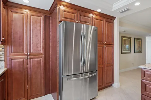 $995,000 | 911 Ocean Drive, Unit 506, Juno Beach, FL 33408