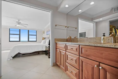 $995,000 | 911 Ocean Drive, Unit 506, Juno Beach, FL 33408