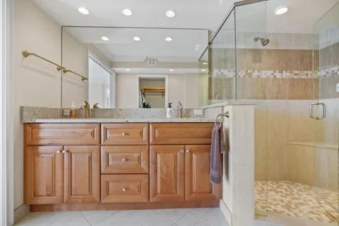 $995,000 | 911 Ocean Drive, Unit 506, Juno Beach, FL 33408