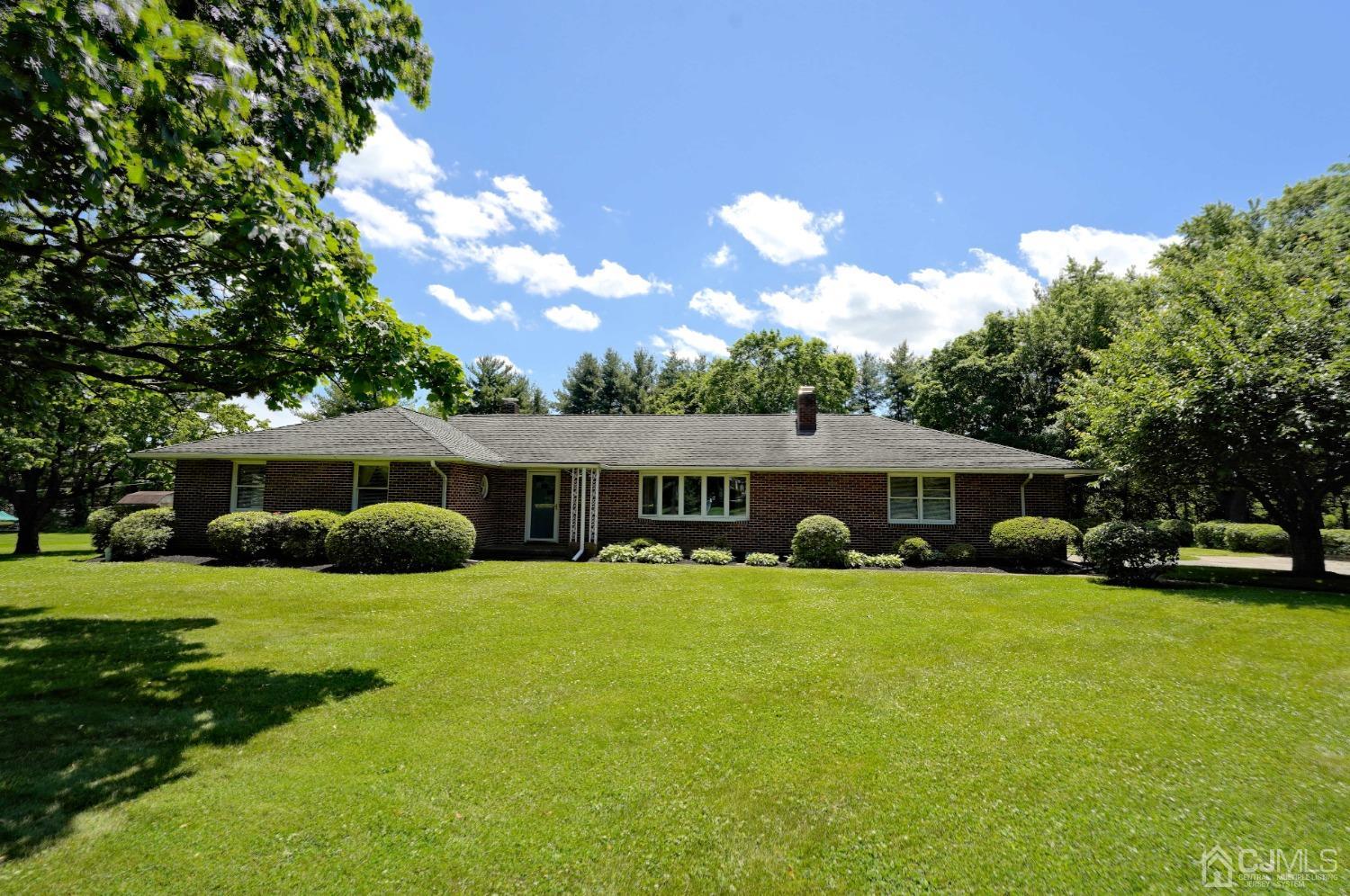 373 Ridge Road Dayton, NJ 08810 - Photo 3 of 60 Gallery Image 3