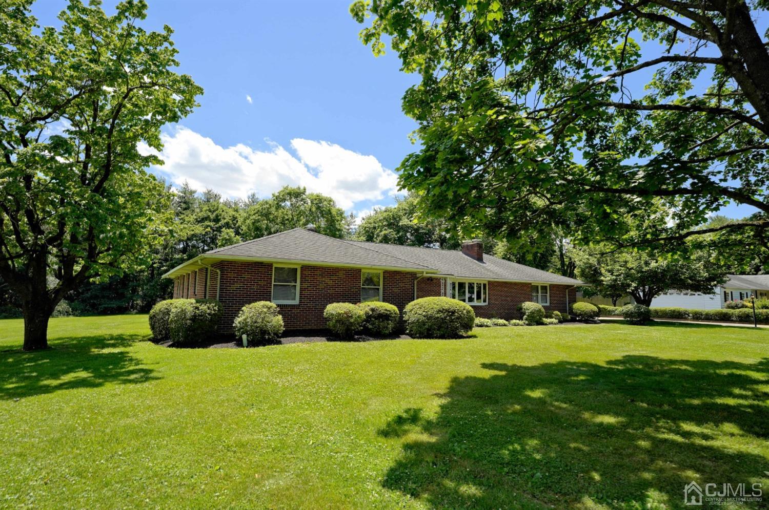 373 Ridge Road Dayton, NJ 08810 - Photo 4 of 60 Gallery Image 4