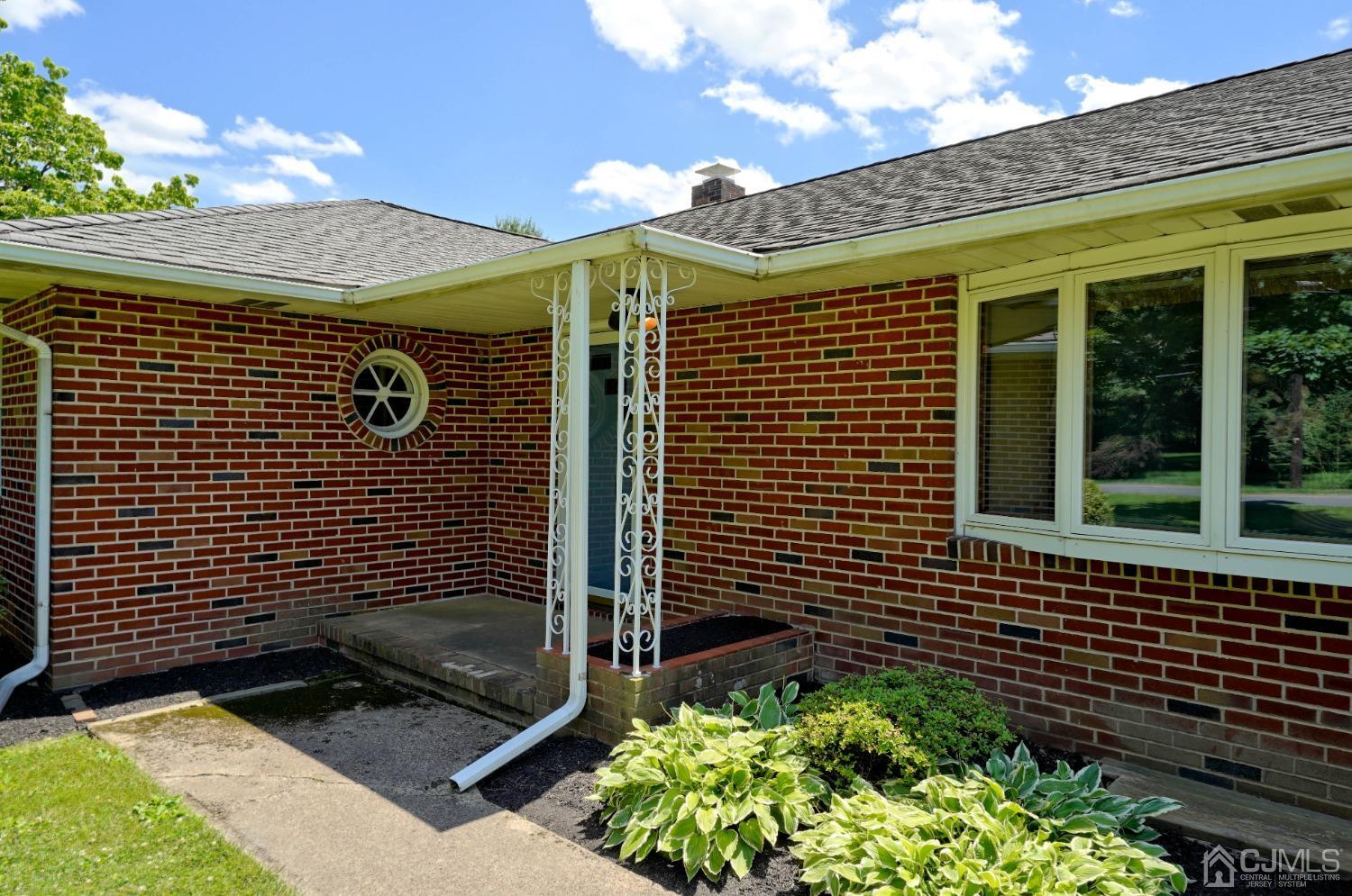 373 Ridge Road Dayton, NJ 08810 - Photo 5 of 60 Gallery Image 5