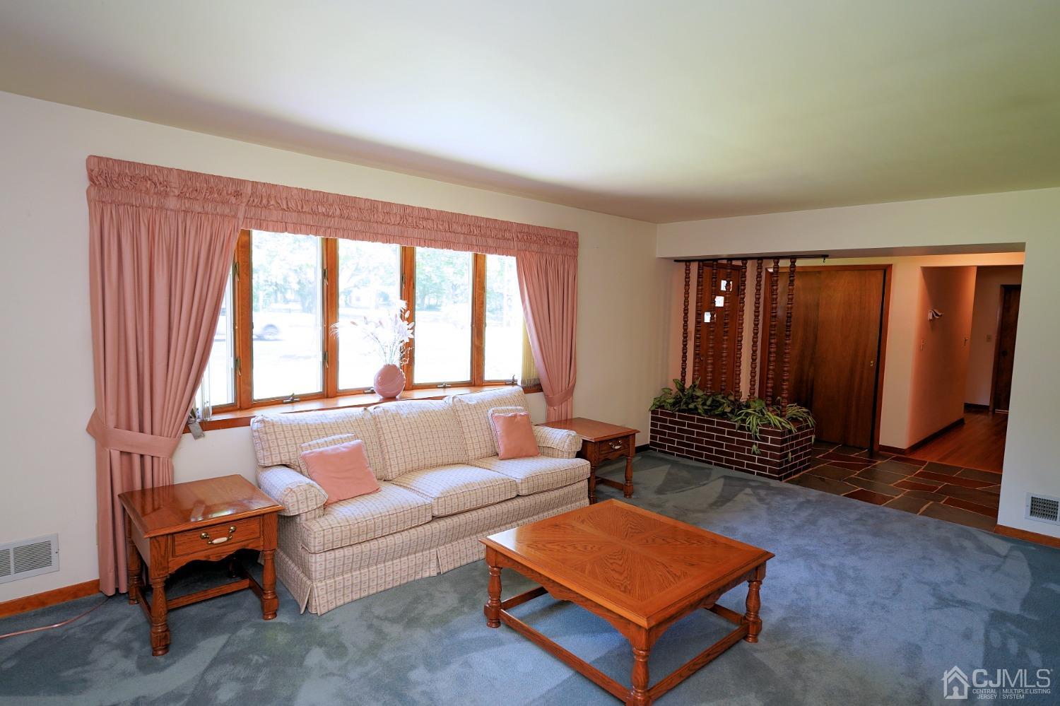 373 Ridge Road Dayton, NJ 08810 - Photo 10 of 60 Gallery Image 10
