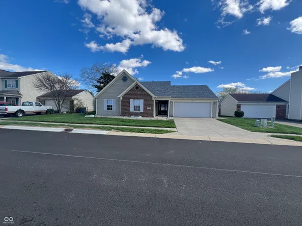 $2,395 | 11205 Founders Place, Fishers, IN 46038