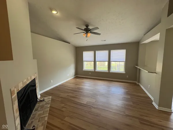 $2,395 | 11205 Founders Place, Fishers, IN 46038