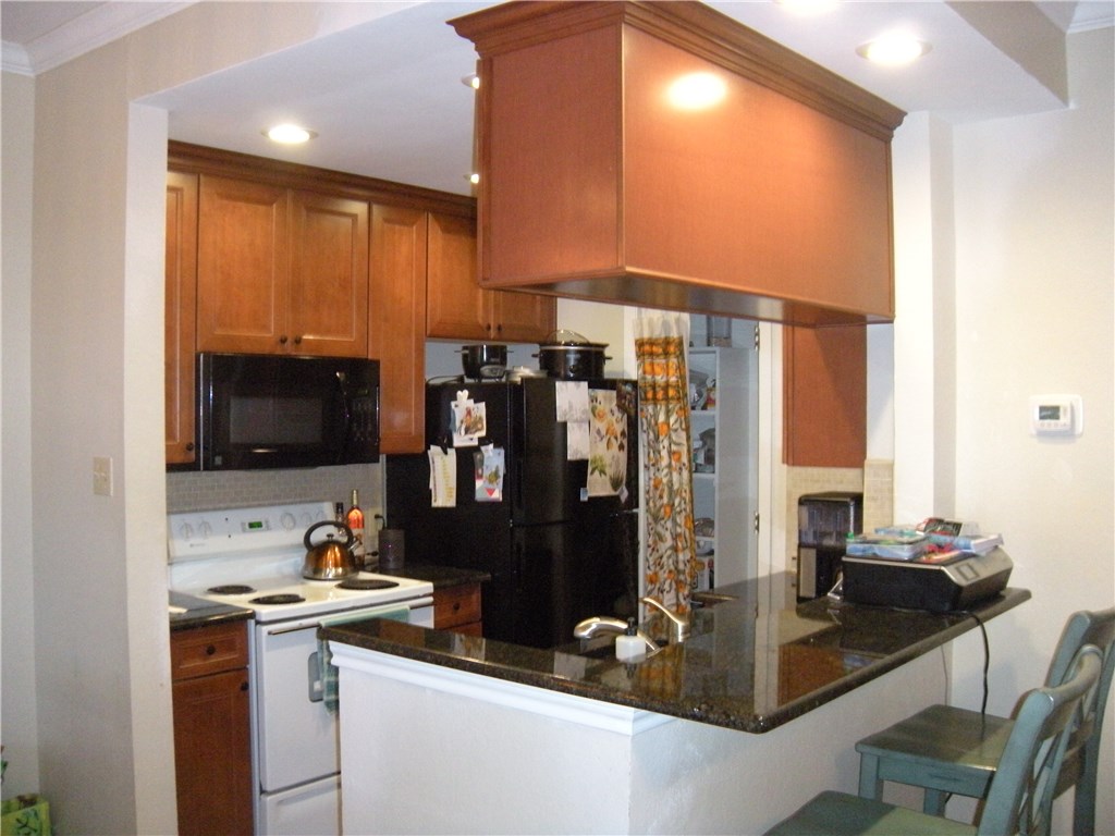 915 West 23rd Street, Unit 211 Austin, TX 78705 - Photo 7 of 18