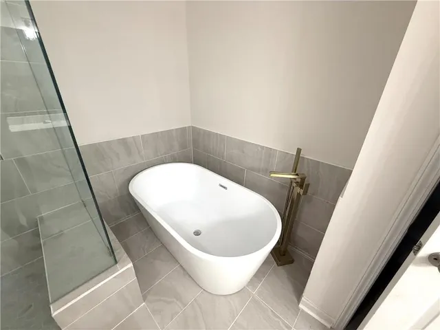 $2,400 | 314 Creek Manor Way, Suwanee, GA 30024