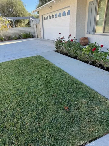 a view of a back yard of the house
