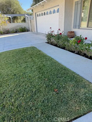 a view of a back yard of the house