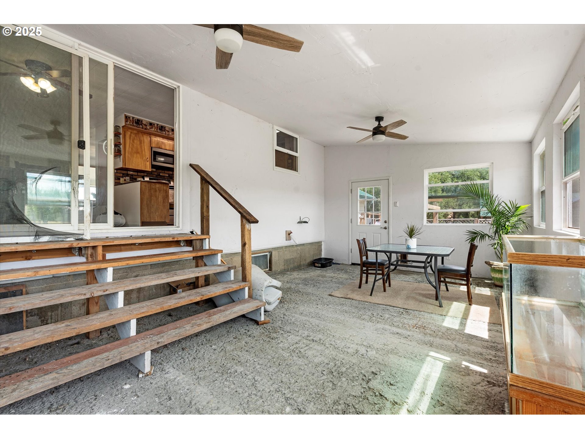 37799 Alder Creek Road Baker City, OR 97814 - Photo 16 of 41 a living room with furniture