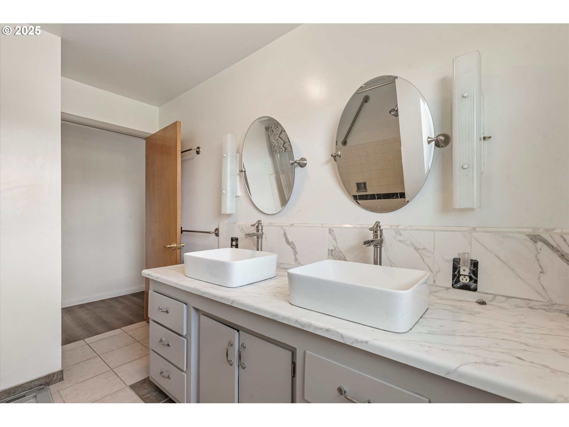 37799 Alder Creek Road Baker City, OR 97814 - Photo 25 of 41 a bathroom with a double vanity sink and a mirror