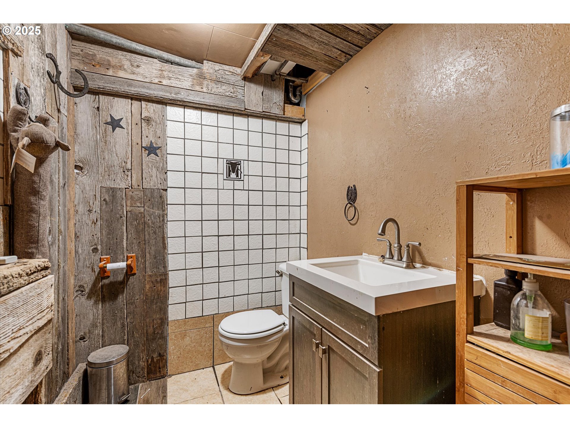 37799 Alder Creek Road Baker City, OR 97814 - Photo 32 of 41 a bathroom with a sink toilet and shower