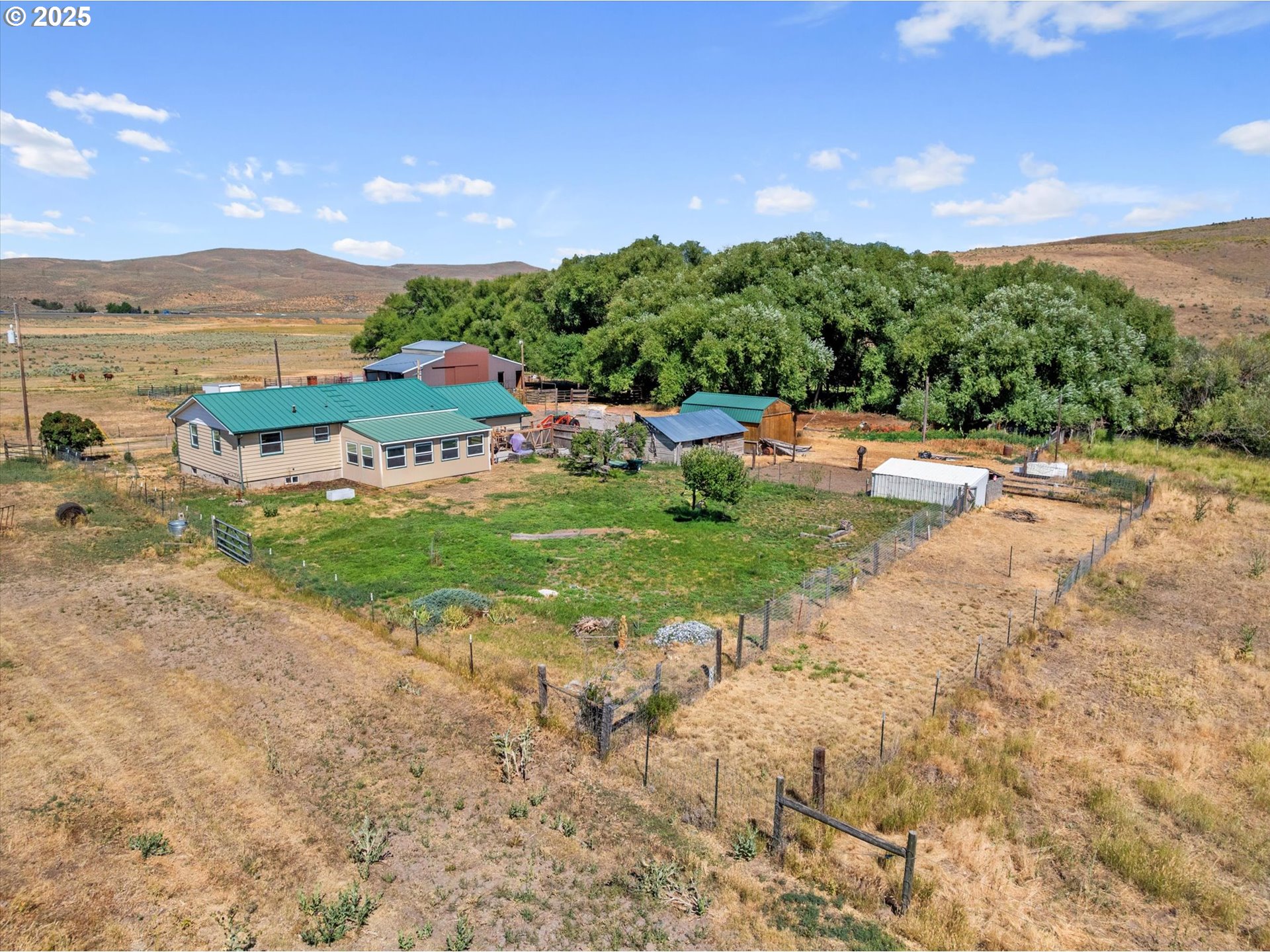 37799 Alder Creek Road Baker City, OR 97814 - Photo 5 of 41 a view of a road with an ocean view