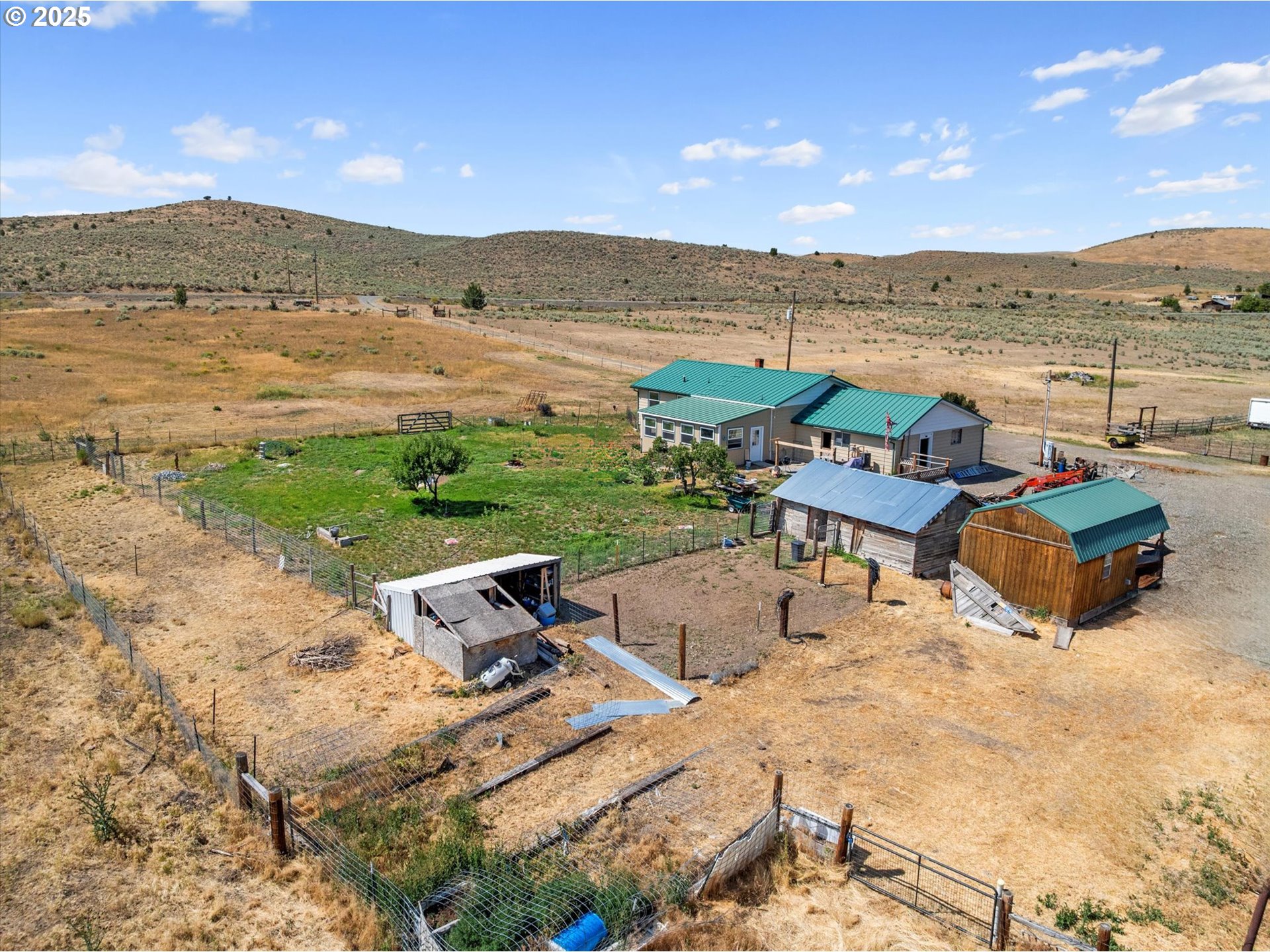 37799 Alder Creek Road Baker City, OR 97814 - Photo 7 of 41 a view of a terrace with outdoor space