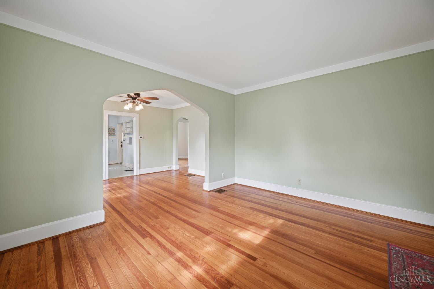 4281 Boomer Road Cincinnati, OH 45247 - Photo 6 of 42 Gallery Image 6