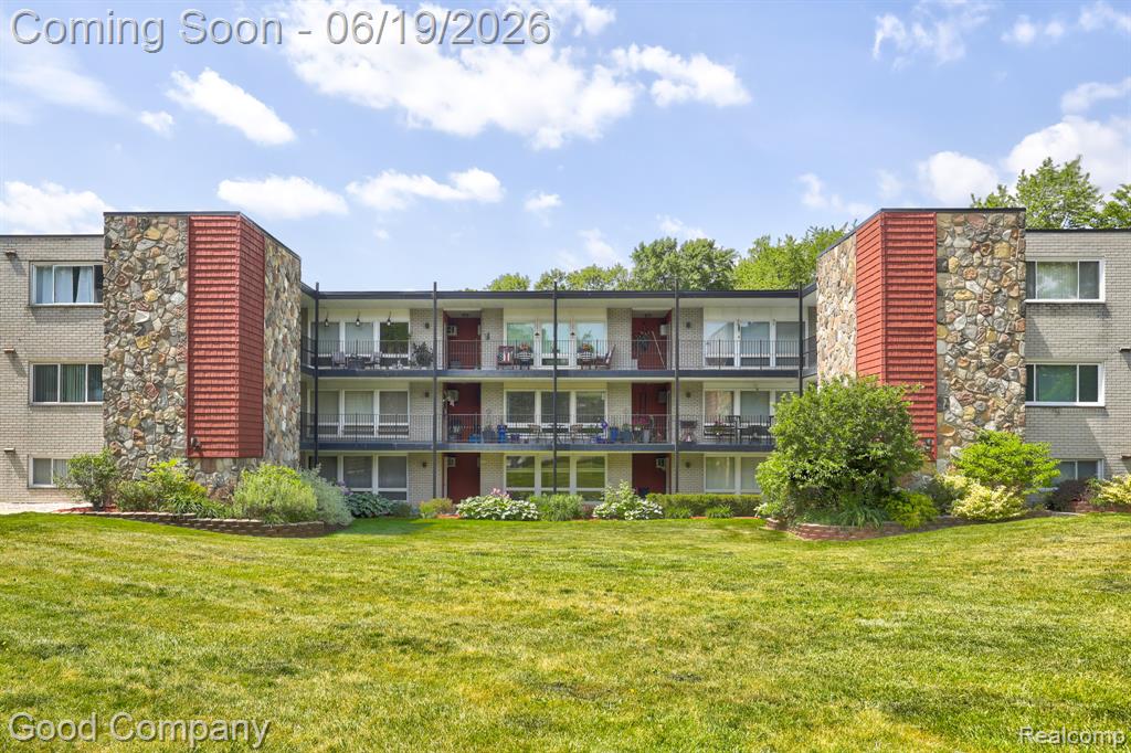 4345 Crooks Road, Unit 4 Royal Oak, MI 48073 - Photo 1 of 35