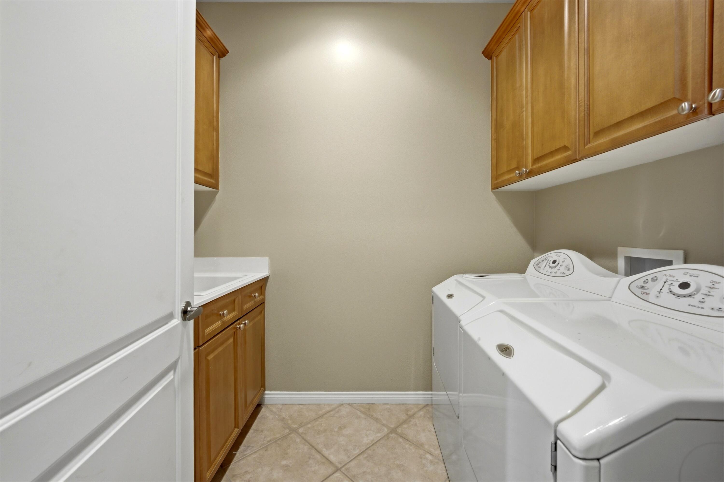 232 Via Firenza Rancho Mirage, CA 92270 - Photo 19 of 43 a utility room with dryer and washer