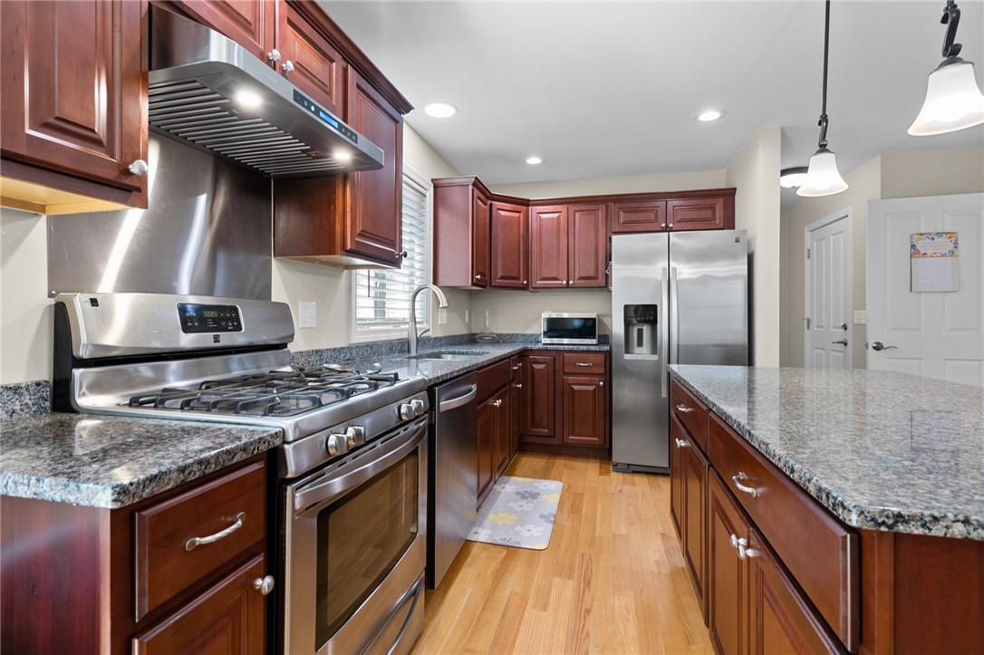 46 Hillside Road Lincoln, RI 02865 - Photo 13 of 41 Gallery Image 13