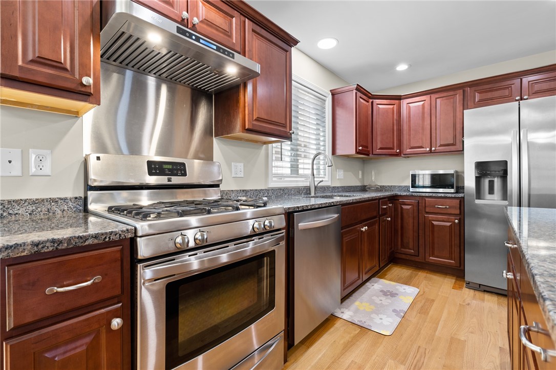 46 Hillside Road Lincoln, RI 02865 - Photo 14 of 41 Gallery Image 14