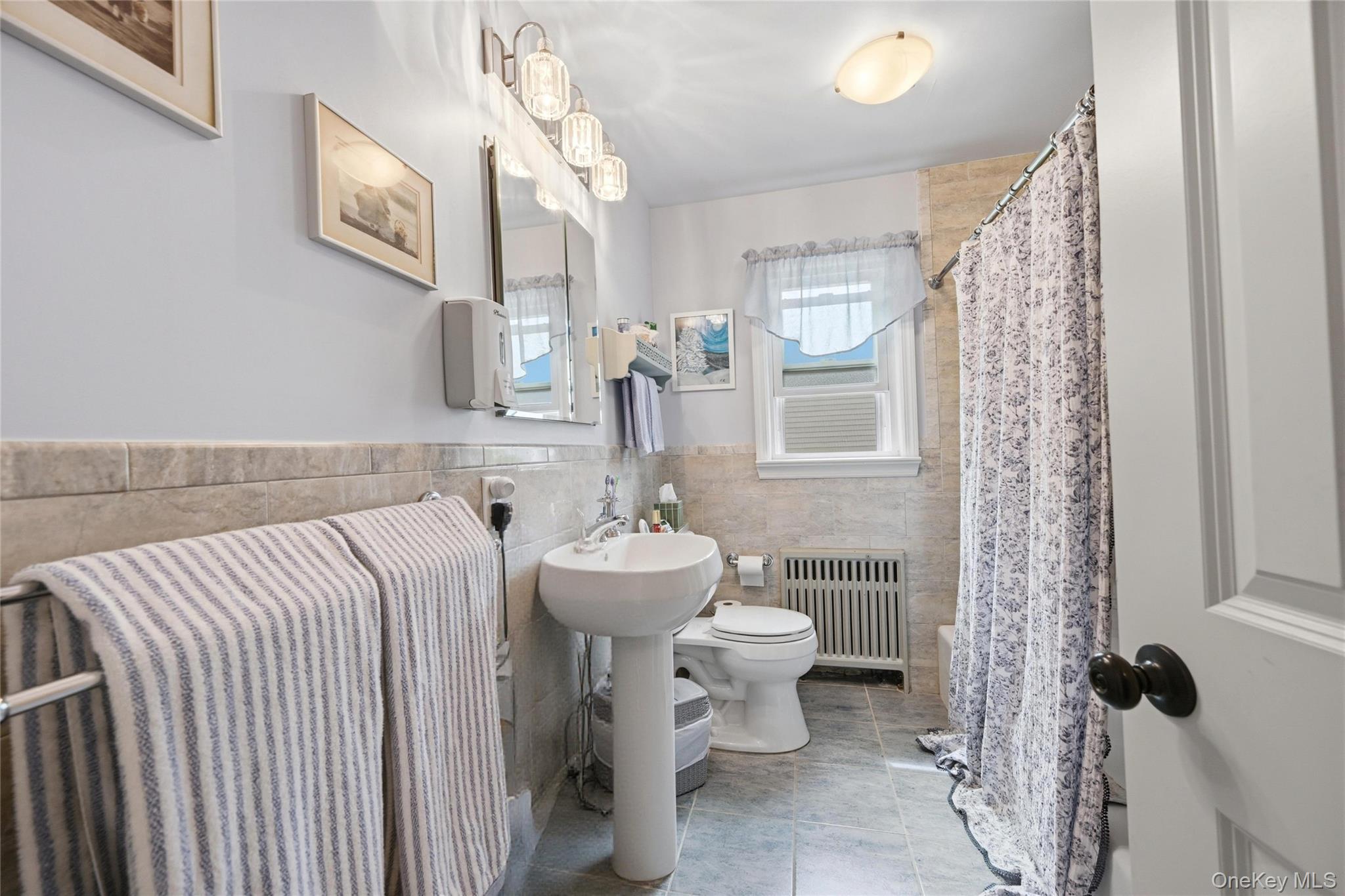 41 Lane Street Lindenhurst, NY 11757 - Photo 18 of 35 First floor full bath with tub/shower combo. Tile surround