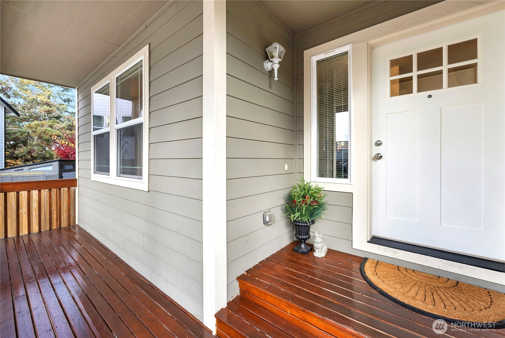 10034 59th Avenue South Seattle, WA 98178 - Photo 3 of 39 a house with wooden floor