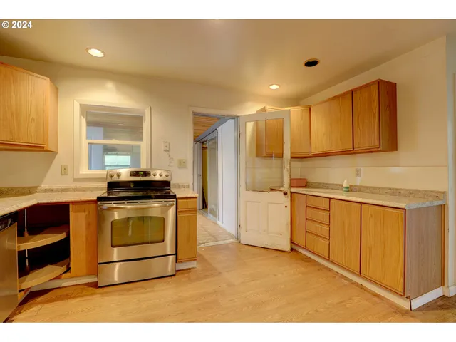 $350,000 | 5700 Highway 30w, The Dalles, OR 97058