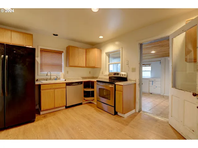 $350,000 | 5700 Highway 30w, The Dalles, OR 97058