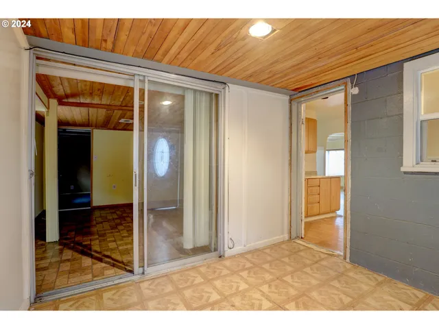 $350,000 | 5700 Highway 30w, The Dalles, OR 97058