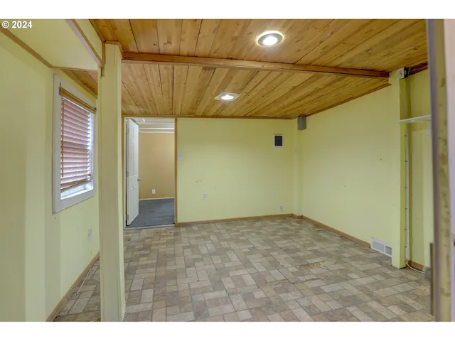 $350,000 | 5700 Highway 30w, The Dalles, OR 97058