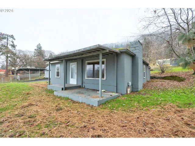 $350,000 | 5700 Highway 30w, The Dalles, OR 97058