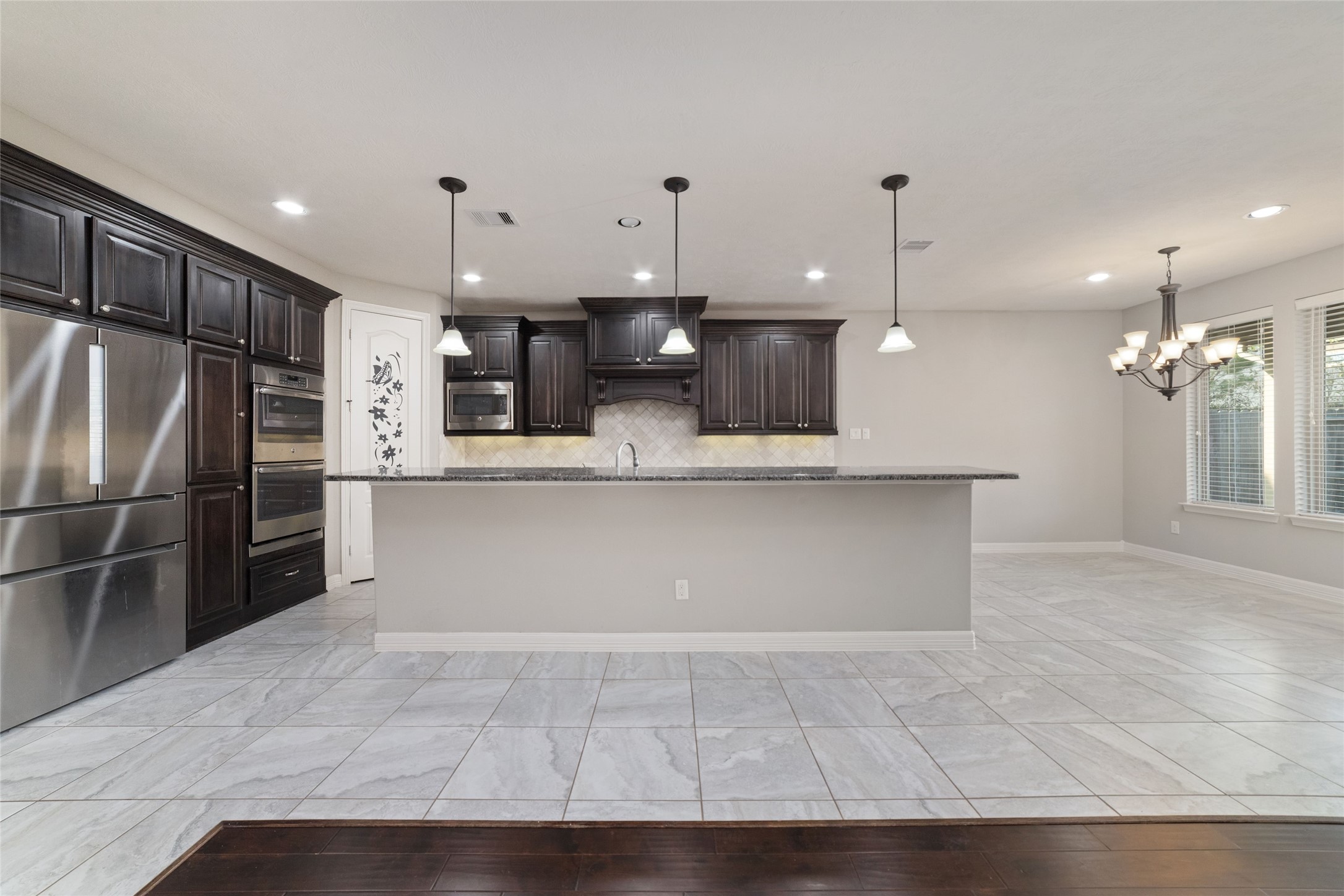 27506 Windcrest Key Lane Fulshear, TX 77441 - Photo 17 of 36 Modern kitchen