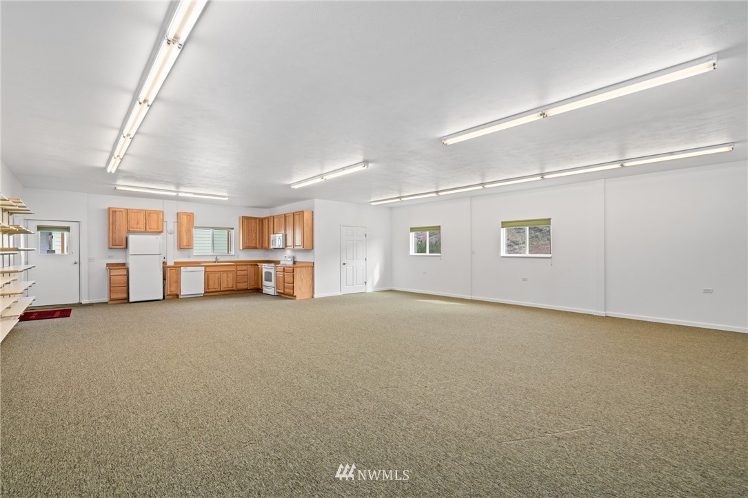 2711 Squilchuck Road Wenatchee, WA 98801 - Photo 23 of 32 a view of a big room with windows and chandelier fan