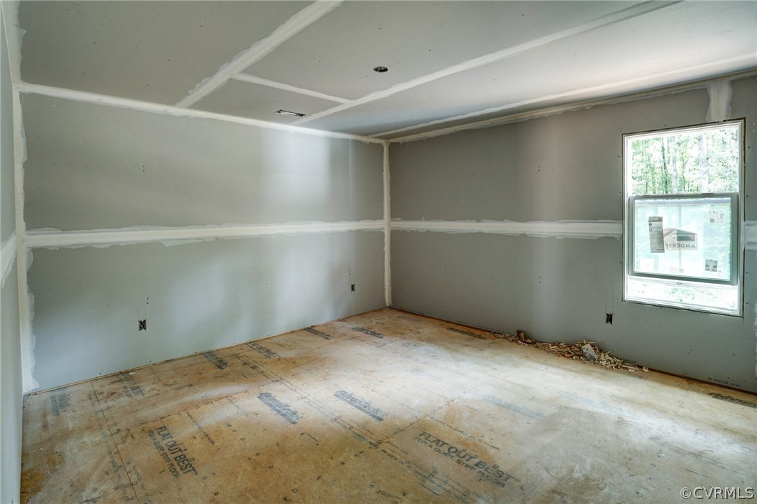 19173 Teman Road Beaverdam, VA 23015 - Photo 25 of 35 an empty room with windows