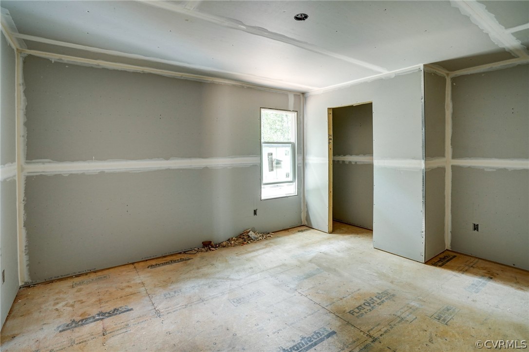 19173 Teman Road Beaverdam, VA 23015 - Photo 26 of 35 an empty room with windows