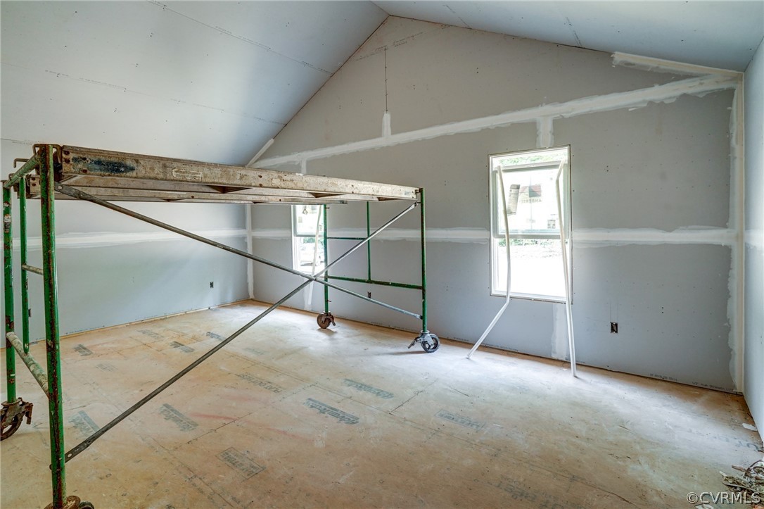 19173 Teman Road Beaverdam, VA 23015 - Photo 29 of 35 an empty room with windows