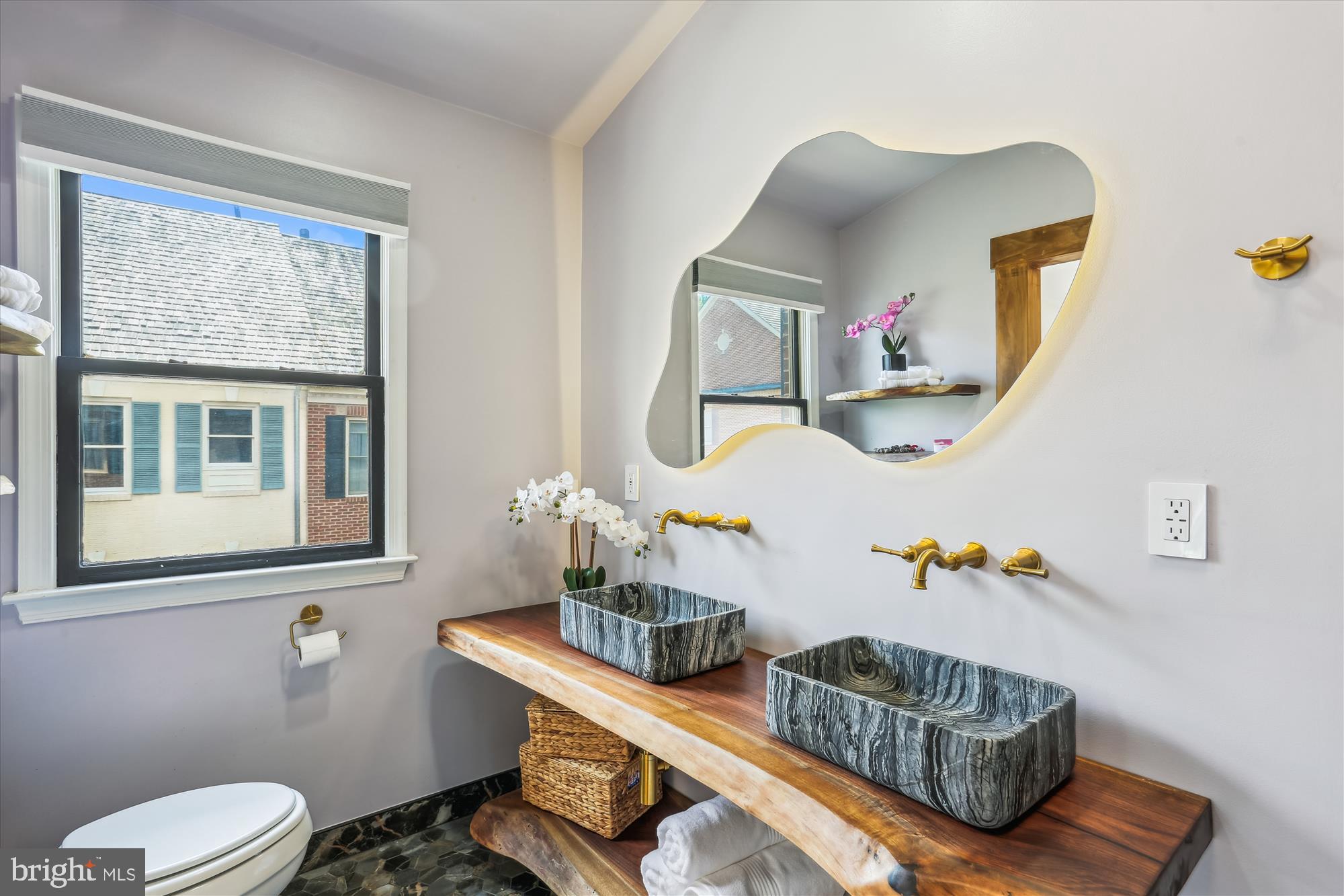 120 Ridgepoint Place Gaithersburg, MD 20878 - Photo 20 of 51 a living room with furniture and window